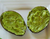 Aguacates con pimienta negra