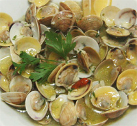 Almejas salteadas.