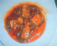 Atún encebollado