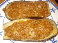 Berenjenas rellenas de patatas y carne picada