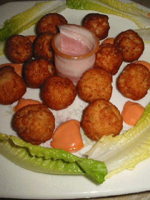 Bolitas de gambas y bacon