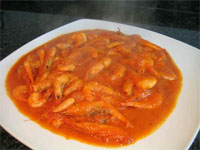 Camarones con tomate y cebolla
