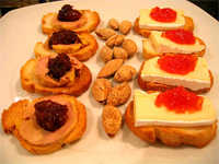 Canapés de foie y queso Brie