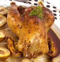 Capón asado al tomillo con manzana y frutos secos 