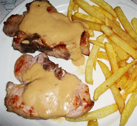 Chuletas de cerdo con salsa de mostaza 