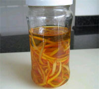 Corteza de naranja confitada