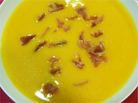 Crema de calabacín con virutas de jamón