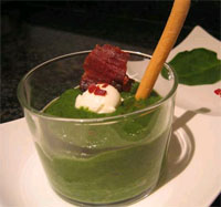 Crema de espinacas con crujiente de ibérico