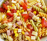 Ensalada de pasta de colores