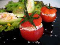 Ensalada de pepino y tomates rellenos
