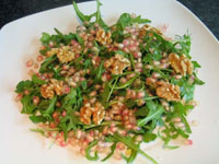 Ensalada de rúcula, granada y nueces