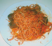 Espagueti con albóndigas