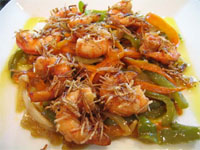 Gambas rebozadas con fideos chinos