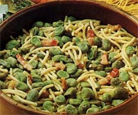 Habitas verdes con fideos
