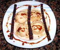 Helado de turrón con horchata y galletas de café