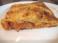 Hojaldre con tomate y carne