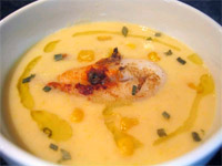 Huevas de sepia en sopa de maíz
