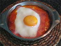 Huevo en cazuela con sobrasada