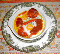 Huevos al plato a la extremeña