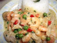 Langostinos con pollo y champiñones al curry