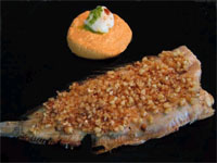 Lenguado en salsa de miel, almendra, flan de pimie