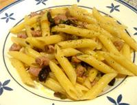 Macarrones salchicha y espárragos
