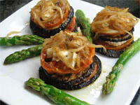 Milhojas de berenjena con queso de cabra 