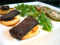 Montadito de ballena en ensalada