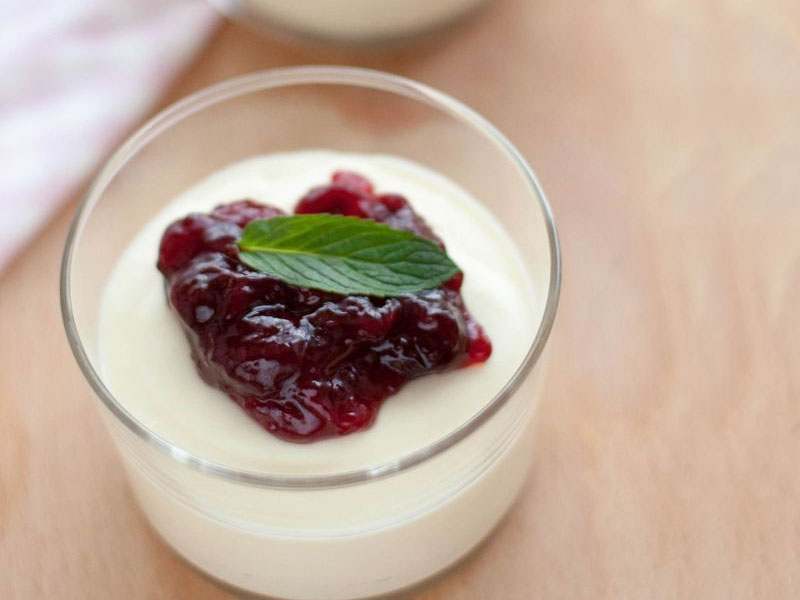 Mouse de cranberries y pistachos con miel de menta