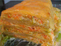 Pastel de patata y zanahoria con salsa de puerro