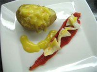 Patata rellena de bacalao al pilpil