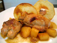 Pollo con manzana en dos texturas