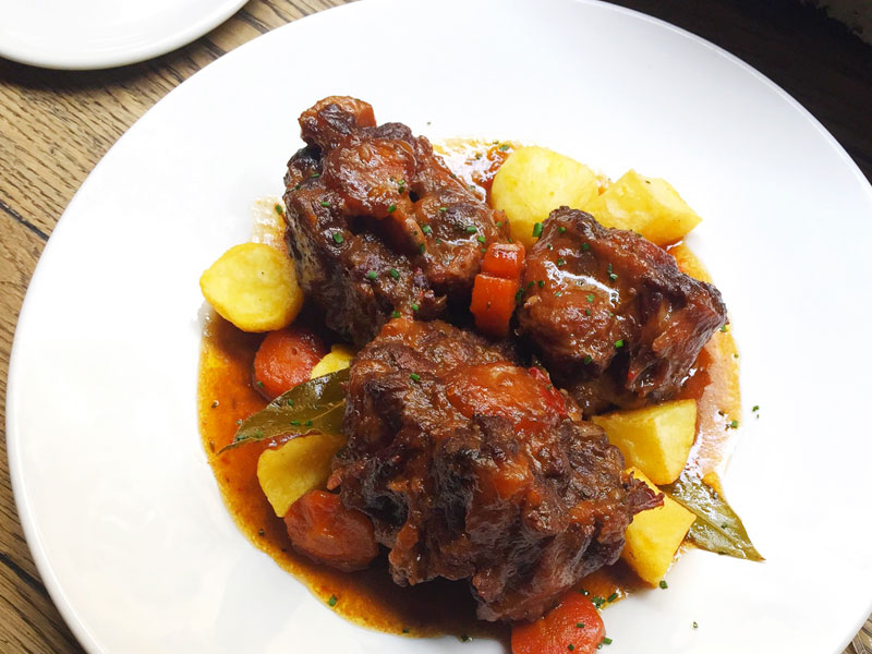 Rabo de toro estofado