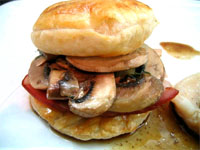 Rape al PX con champiñones en hojaldre