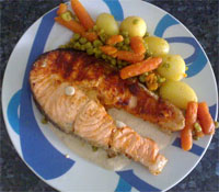 Salmón a la pimienta con verduritas