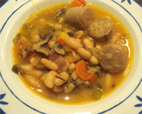 Sopa de alubias con butifarra
