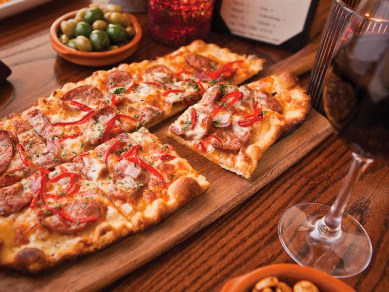 VINO Y PIZZA
